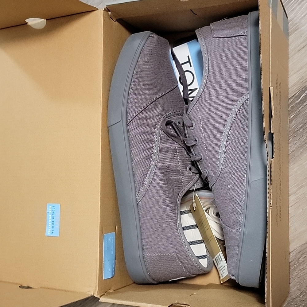 Mens Tom's " The Venice Collection" sneakers